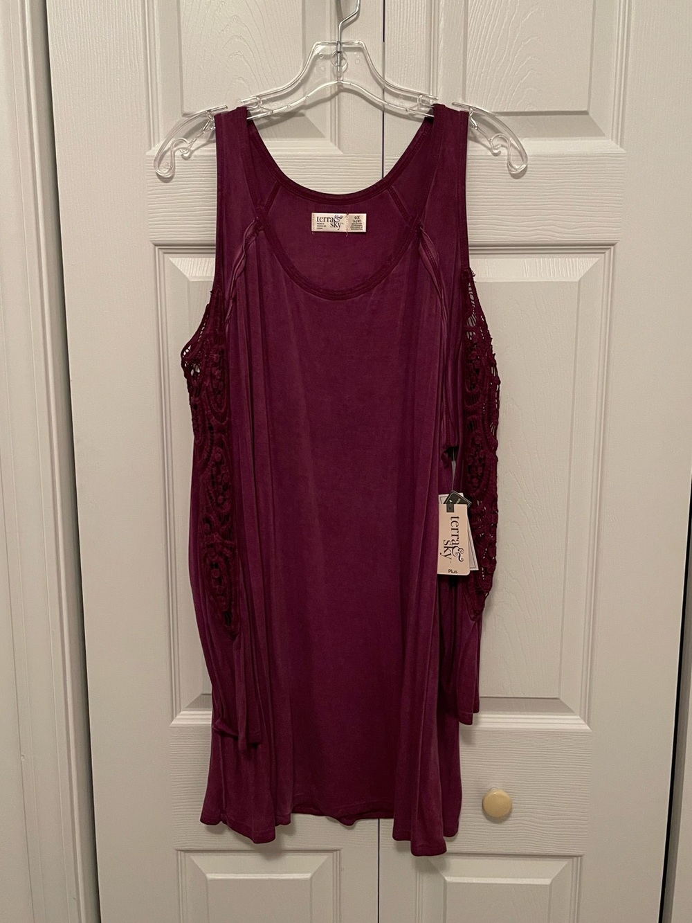NWT Terra & Sky Plum Cold Shoulder Tunic with Lace Crochet Sleeves - Plus Size